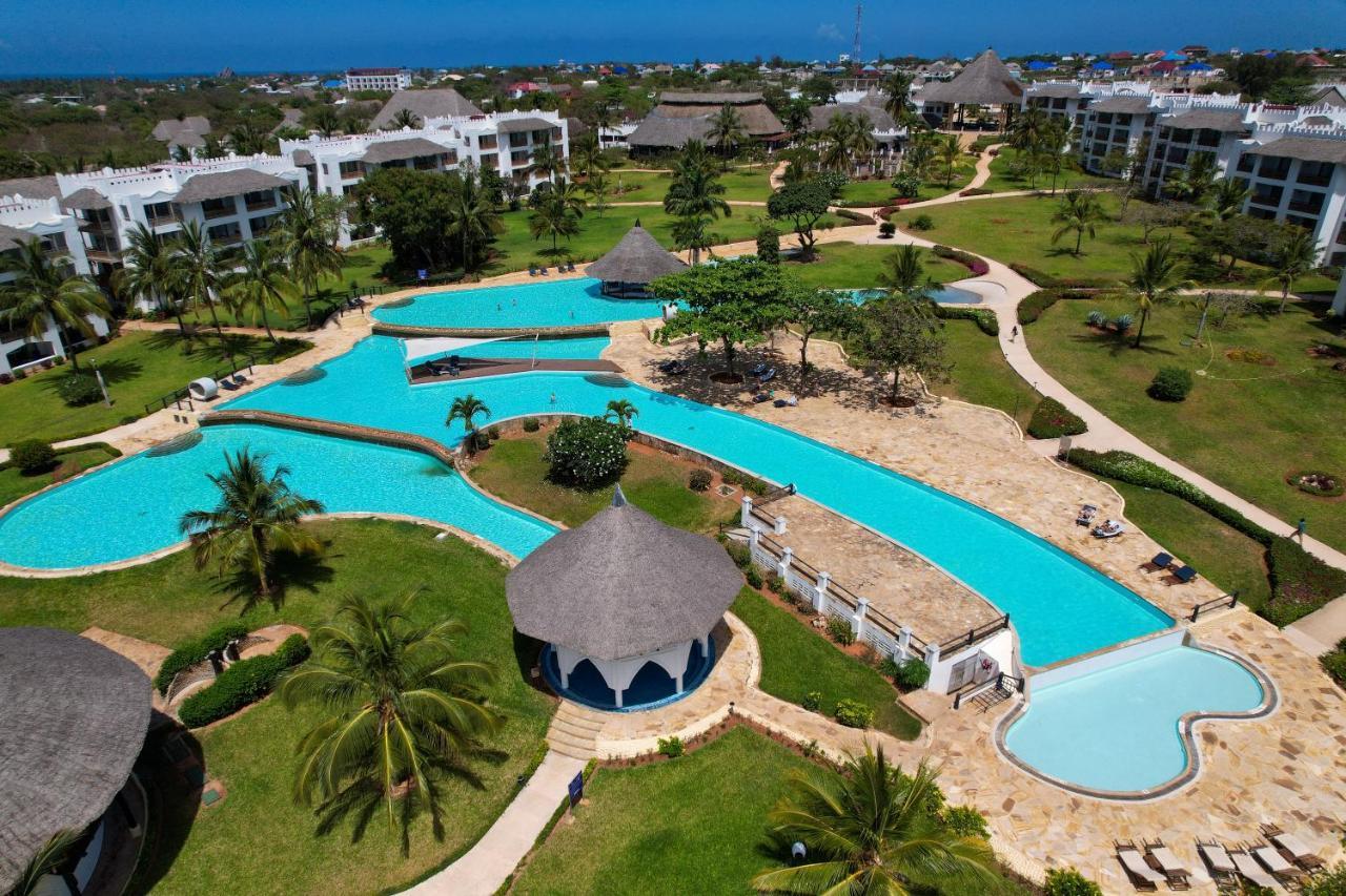 Royal Zanzibar Beach Resort Nungwi Esterno foto